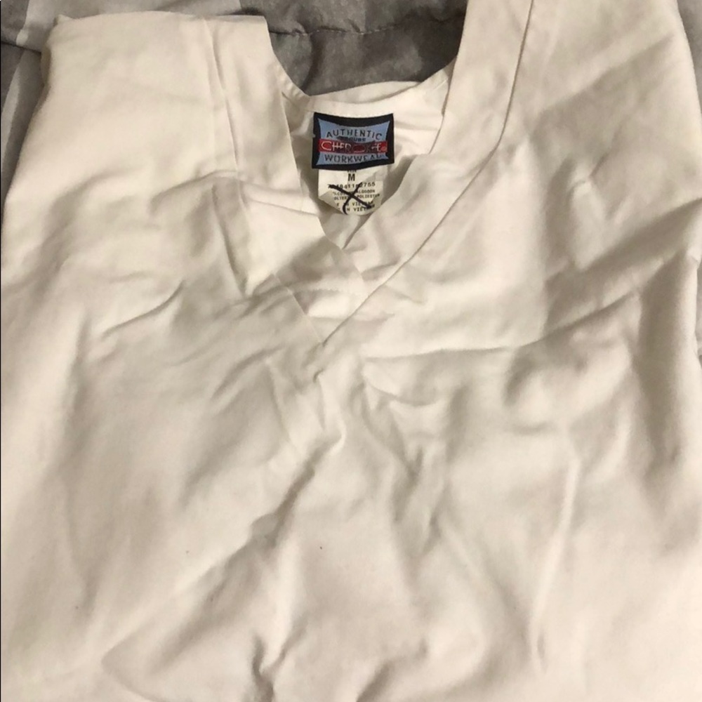 TOP SCRUB WHITE CHEROKEE